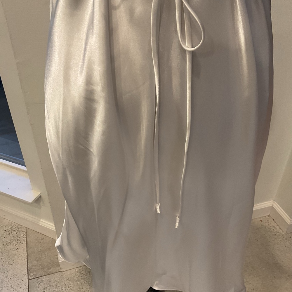 Linea Donatella White Satin Chemise + Robe - Picture 16 of 16